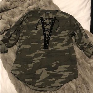 Camo quarter sleeve top